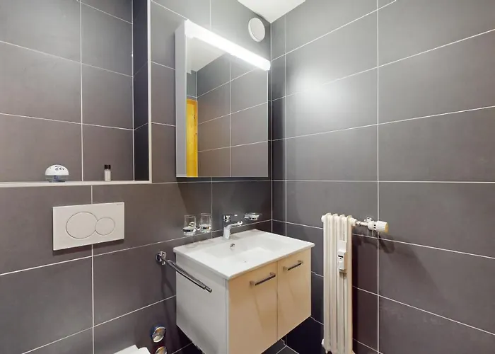 公寓 Calm With Balcony In